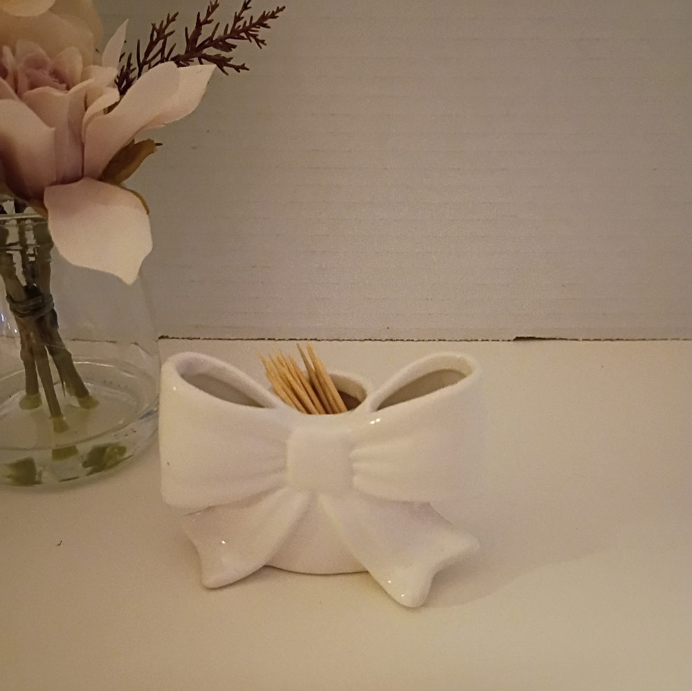 Faux Nora Fleming Ceramic White Bow Toothpick Holder
